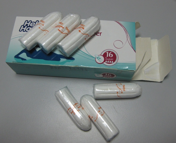 Tampons[-]được[-]sử[-]dụng[-]bằng[-]cách[-]cho[-]thẳng[-]vào[-]trong[-]âm[-]đạo[-]khi[-]chị[-]em[-]đến[-]ngày[-]